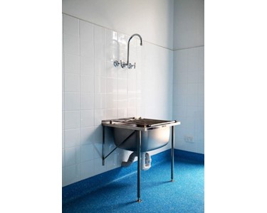 Britex - Cleaner's Sink with Brackets and Legs