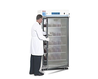 Thermo Scientific - Large-Capacity Reach-In CO2 Incubator, 821 L, Polished Stainless Steel
