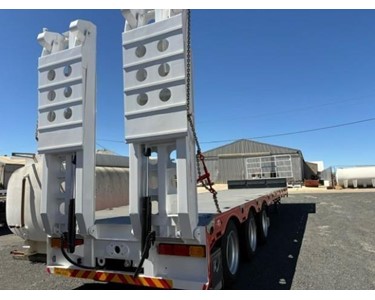 AAA - Used Drop Deck Trailer | SEMI Tri axle stepdeck trailer