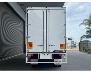Isuzu - Curtainsider Truck | F Series FVL 260-300 Freightpack