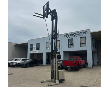 Crown 1.5T Walkie Reach Stacker forklift - 30WRTT210 