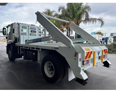 Isuzu - FVR 170-300 AT R47 Skip Bin Loader Truck