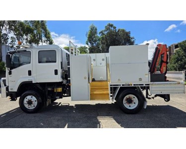 Isuzu - Used Crane Service Body Truck | 2016 FTS 120-240 4x4 Dual Cab 