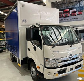 300 Series 921 Curtainsider Truck (White) AH14321