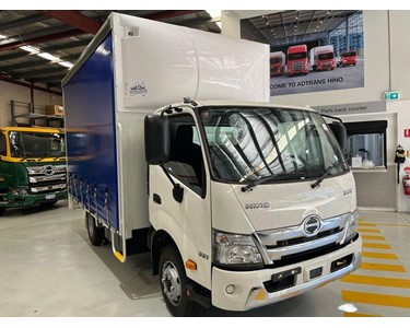 Hino - 300 Series 921 Curtainsider Truck (White) AH14321