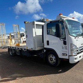 Used Beavertail Truck | 2017 ISUZU NPR75-190 