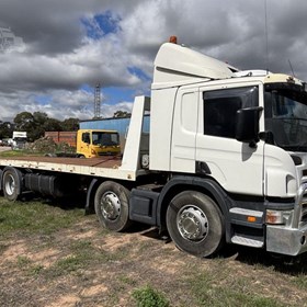 Used Tipping Tray Truck | 2006 R380