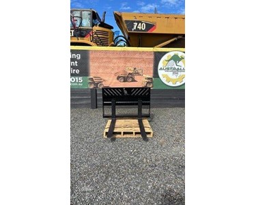 Roo Attachments - Pallet Forks Attachments | 2T 