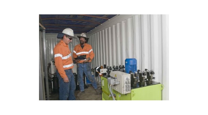 Larzep's Synchronised Lift System: Smiles All Round in Mackay