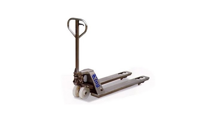Pallet truck: totally stainless steel.