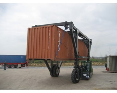 Combilift - Container Straddle Carrier - Handler