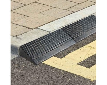 Kerb Ramp Rubber Black - 100mm High | BKR-100