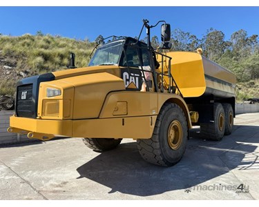 Caterpillar - Used Articulated Water Truck | 2017 745C WT