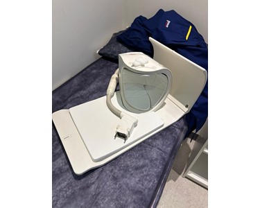 Siemens - Essenza 1.5T [MRI Scanner] [EX4316]