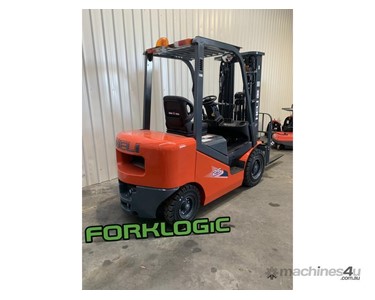 Heli - Diesel Forklifts - 2.5 Tonne Container Mast
