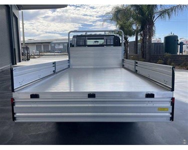 Isuzu - Tray Dropside Truck | NNR 45-150 DT D34 Traypack