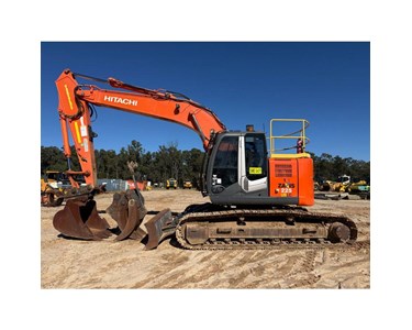 Hitachi - Used Medium Excavator | 2015 ZX225USLC-3 22.5T Zero Swing Excavator