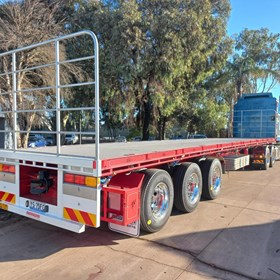 Tri Axle Flat Top Semi Trailer (Bush Master)