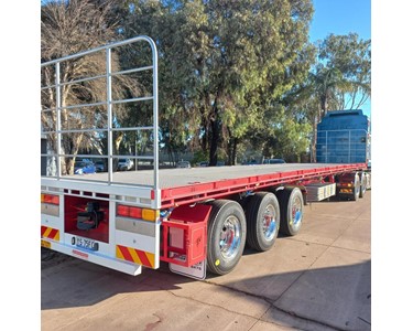 Tri Axle Flat Top Semi Trailer (Bush Master)