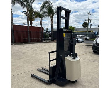 Crown 1T Walkie Stacker with 3300mm lift - Crown 20MT130A
