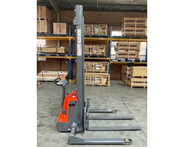 Jialift - Adjustable Electric Straddle Stacker | CL1335GHY-W Clearance