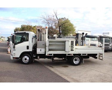 Isuzu - Used Service Truck | NPR 200/275 Service Vehicle