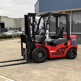Summit K25C 2.5 Ton Counterbalance Diesel Forklift (3m, 2 stage)