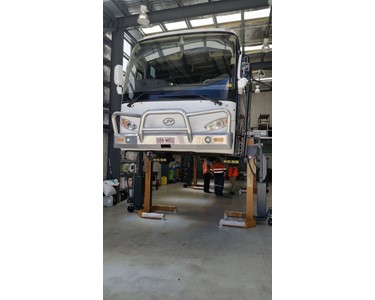 Mobile Truck & Bus Column Hoists | German Engineered USA made
