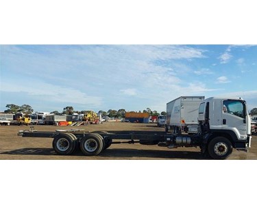 Isuzu - Cab Chassis Truck | 2017 FVL 240-300 