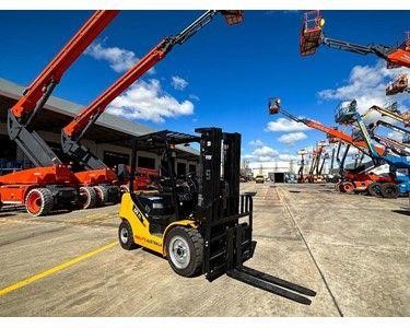 UN Forklift - Forklift for Hire | 3.5T Diesel Forklift | FD35T-NJM1