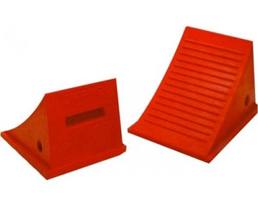 Rubber Wheel Chock for Medium to Large Trucks 20 to 25 Tonne