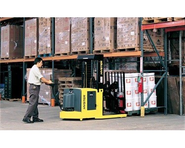 Hyster - Walkie Reach Stackers 907 - 1,360 kg | W20–30ZR 