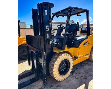UN Forklift - 5.0T LPG/Petrol Forklifts | FD50T-3F450SSFP 4.0m Duplex