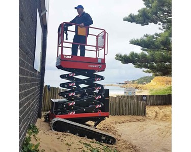 Athena - Bi-levelling Tracked Scissor Lift 850 | 7.9 m 