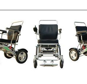 The Advantages of a Lightweight Folding Wheelchair Over a Traditional Mobility Scooter