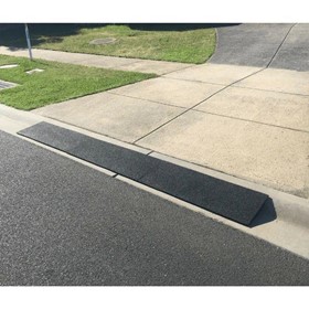 Driveway Rec. Rubber Kerb Ramp 1m Sections for Rolled-Edge Kerb