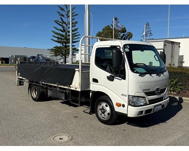 Hino - Used Tray Truck | 2018 300 Series 616 IFS (WHITE) 