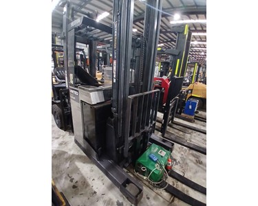 Nissan - Use 1.6T Reach Truck Forklift