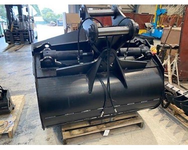 Roo Attachments - Tilting Mud Bucket | 18 - 23 TON MACHINES 18