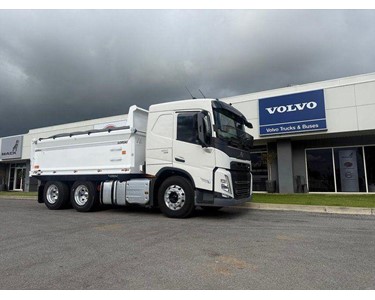 Volvo - Used Truck | 2021 Heavy-Duty White Truck