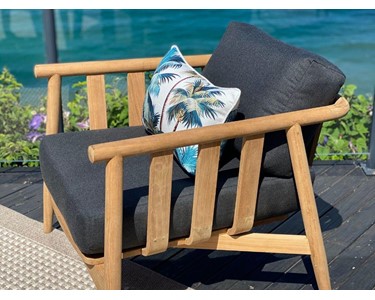 Royalle - Outdoor Sofa | Float 