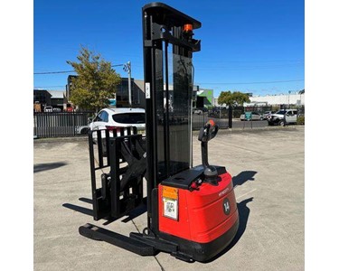 Hyworth - 1.4T Compact Walkie Reach Stacker with 5.5m lift FOR SALE