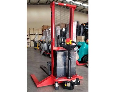 Full Electric Straddle Pallet Stacker 1500kg (Open & Closed Pallets)