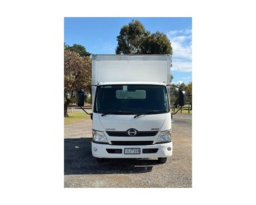 Hino - Used Pantech Truck | 300 Series 616 Automatic