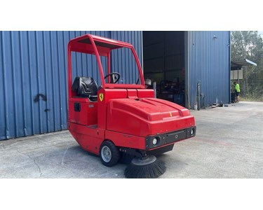 Conquest - Used Conquest Red PB160 Industrial Ride-On Sweeper - 6670