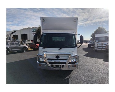 Hino - 616 AT Wide 4x2 Pantech Truck