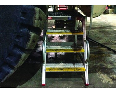 Mobile Access Platform | Low Height Access Ladder With Platform