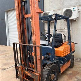 Dual Fuel Forklift with Side Shift | 2.5T 