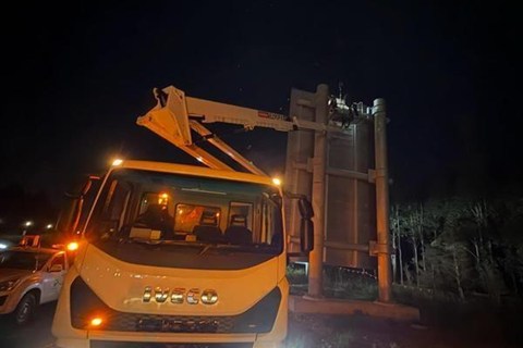 Truck Mounted Lift Hire for Highway Sign Installation in NSW