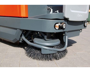 Hako Australia Pty Ltd - Industrial Ride On Floor Sweeper | B/P/D1500 RH | Sweepmaster